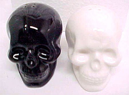 1 X Black & White Ceramic Skull Salt & Pepper Shakers